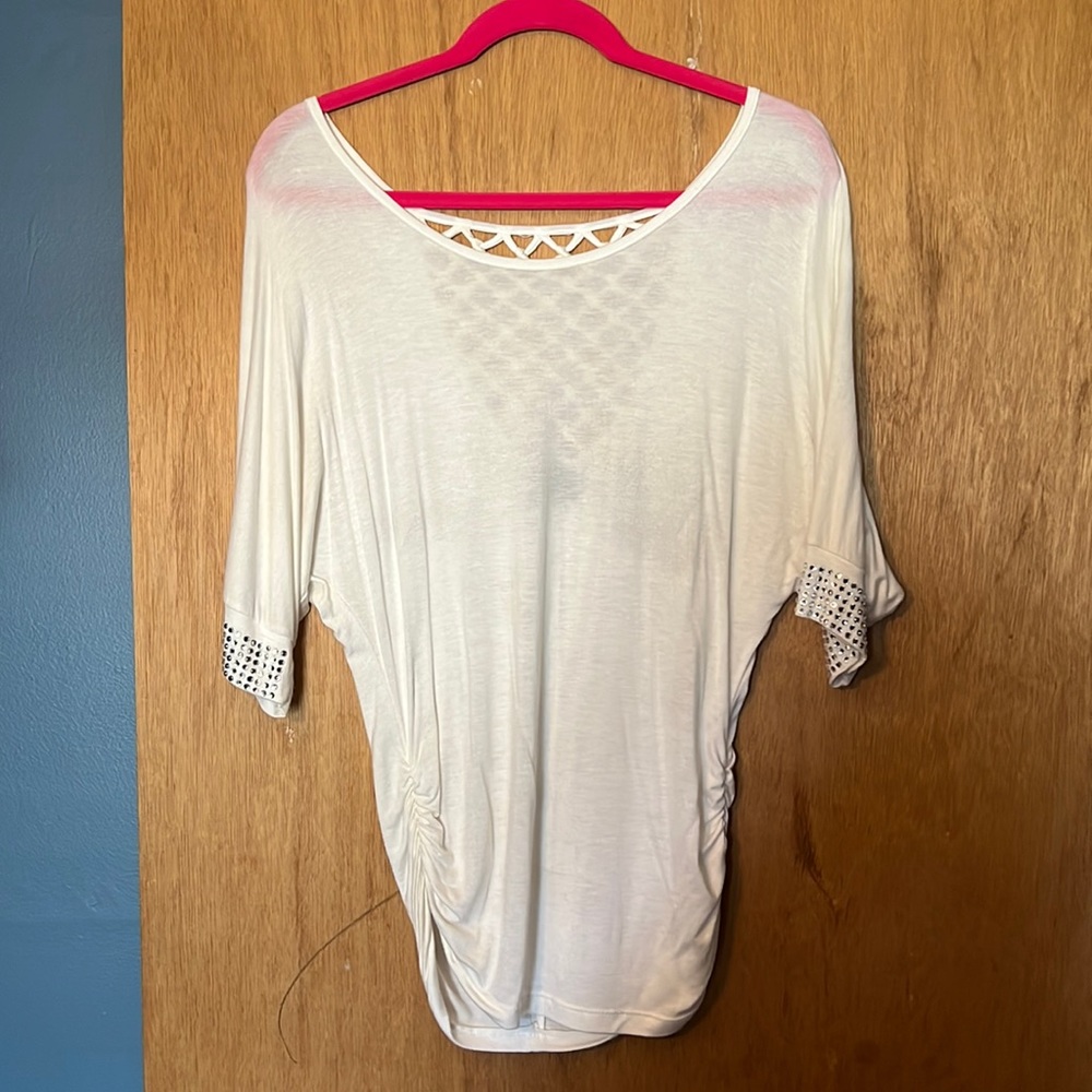 Daytrip rhinestone accent sleeve top sz medium
